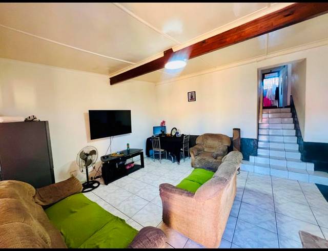 3 BEDROOM HOUSE FOR SALE IN NEWLANDS WEST